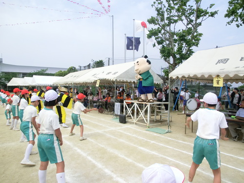 岡田小学校運動会とブリーザーズスクエアさん訪問_a0243325_22423931.jpg