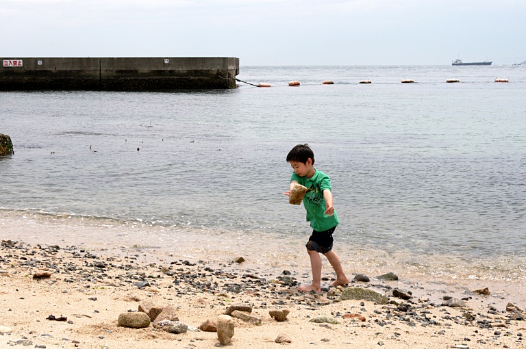 明石大橋と砂浜　　20120521_a0050572_18424640.jpg