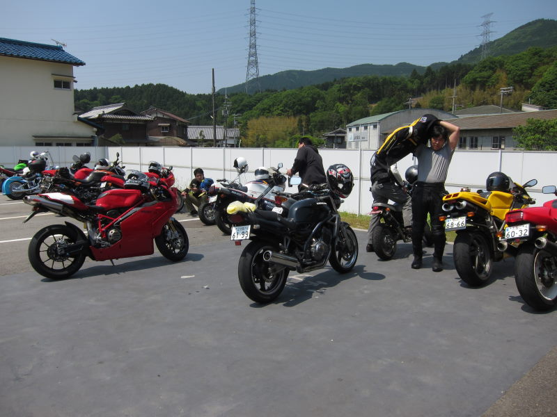 先輩後輩お笑いコンビと行く激走、そして爆笑サイクリング！－箕面～野間～一庫～川西_e0138081_18493998.jpg