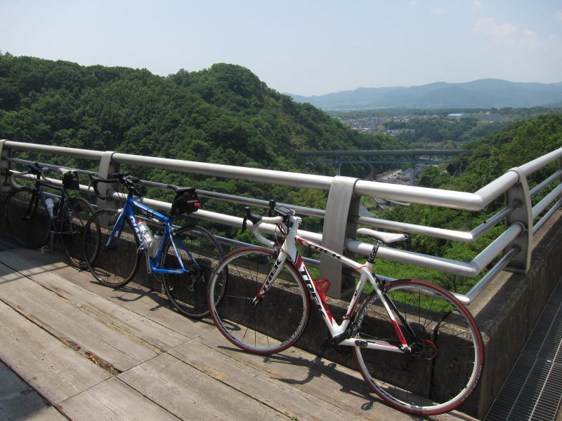 先輩後輩お笑いコンビと行く激走、そして爆笑サイクリング！－箕面～野間～一庫～川西_e0138081_1981058.jpg