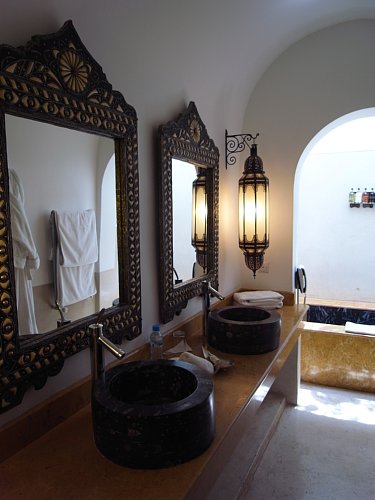 Riad Farnatchi③  _a0036499_10431936.jpg