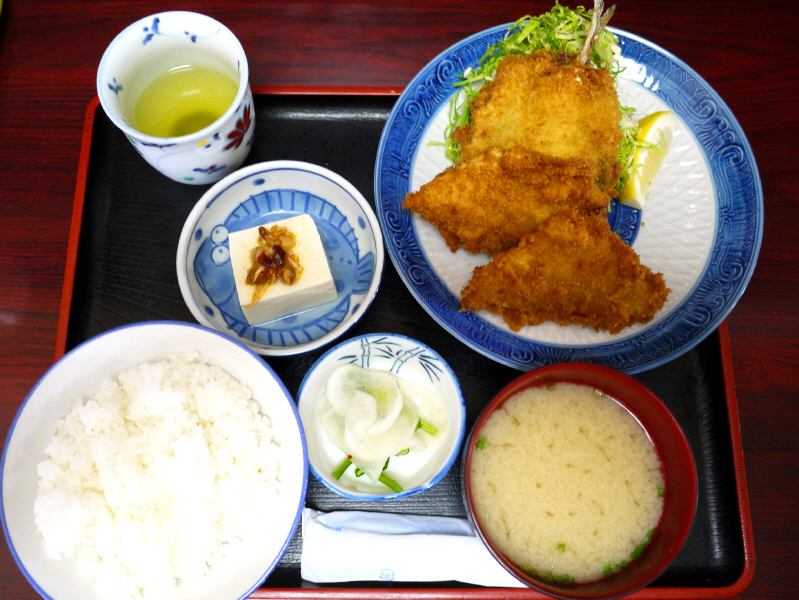 アジフライ定食　【片瀬海岸　ホノルル食堂】_b0153224_2149562.jpg