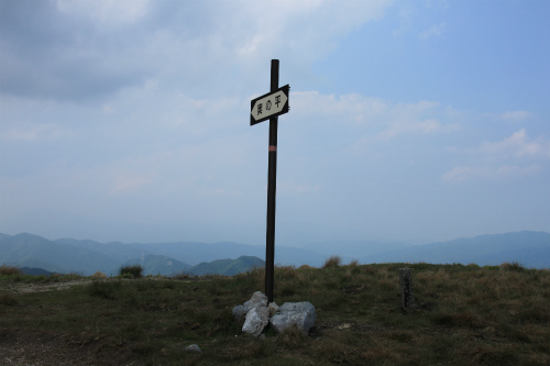 御池岳　1,247m　笹が姿を消し大変貌した山　滋賀県_d0055236_16101439.jpg