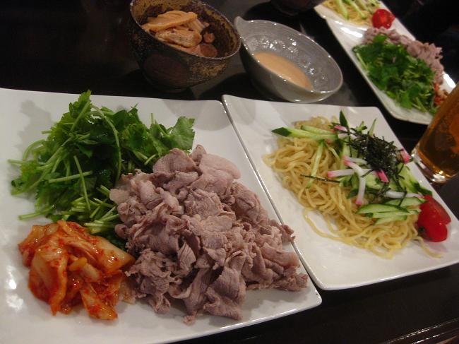 豚冷しゃぶ　ラー油和え麺　筍と油揚げの煮物_b0007571_904649.jpg