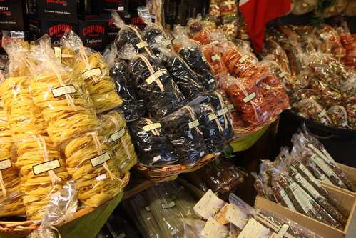 イタリア紀行 NOVE 中央市場、メジチ家礼拝堂、ポンテベッキオ_a0194908_953758.jpg