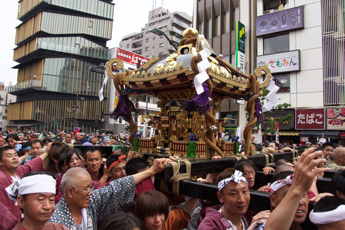 2012年　浅草三社祭 2_a0263109_1029506.jpg
