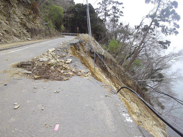 道路の復旧工事開始【2012/5/10】_b0219510_1727516.jpg