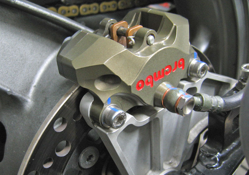 ゼファー1100 リヤキャリパー 流用にも GPZ900R ZZR1100C