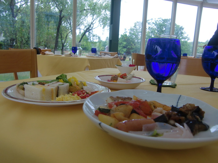 Healthy　lunch　buffet at the　forest　garden._f0126994_1223430.jpg