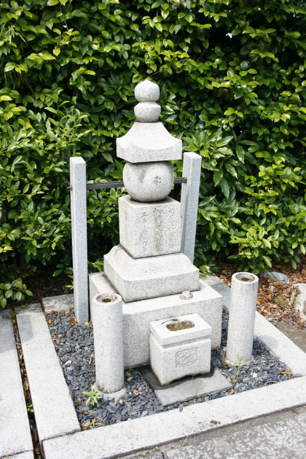 モルガン　ユキ　の墓　in　京都市　on　2012-5-29_b0118987_8184950.jpg