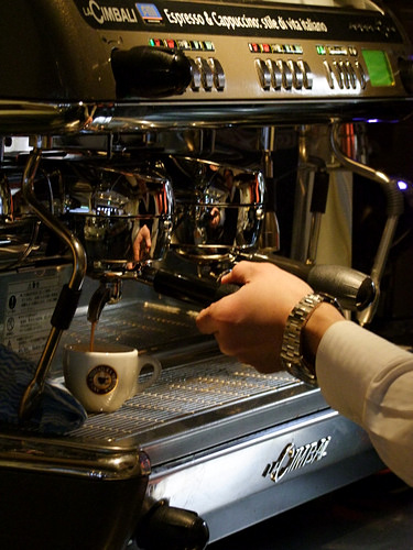 「目白 カフェ トリエスティーノ(CAFFE TRIESTINO)のカプチーノ、夜イタリアン」_a0000029_331886.jpg