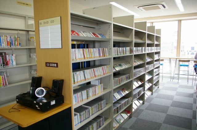 図書室開館_e0175614_16532131.jpg