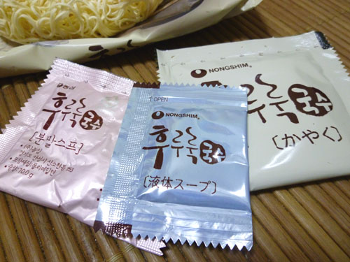【農心(NONGSHIM)】フルルクッス_c0152767_21174911.jpg
