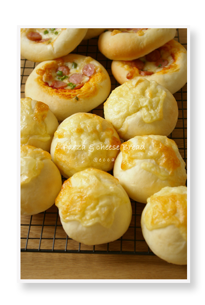 ピザパンとチーズの丸パン Ecca Works