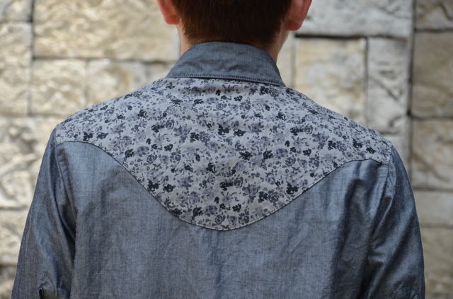 white mountaineering/Cotton Ramie Chambray Half-Sleeve Flower Camouflage Print Shirt -_d0158579_1121030.jpg