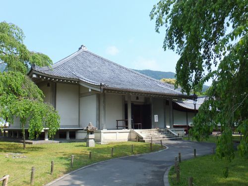 醍醐寺「霊宝館」は体育館並みの広さに垂涎の仏像が並ぶ_f0120102_8412291.jpg