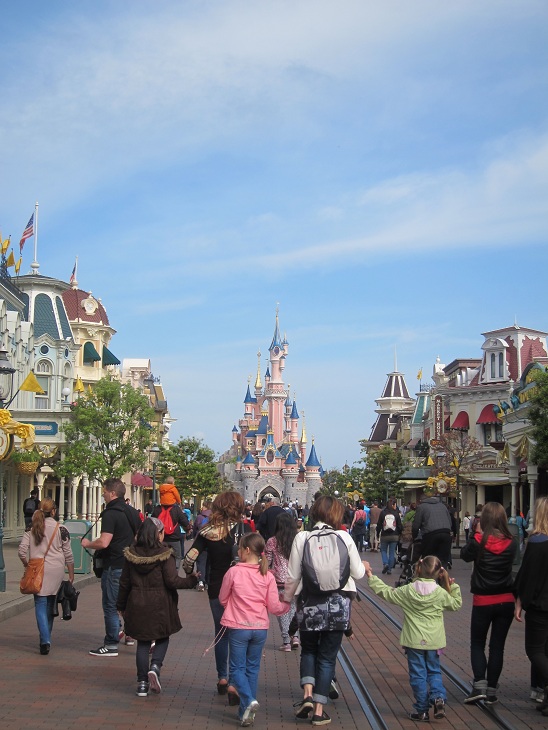 フランス旅行 ３日目ディズニーランドパリその１ オランダだより