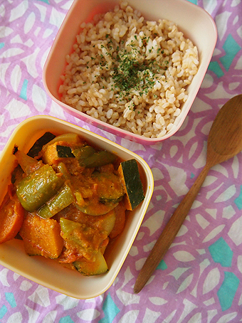 ネパールカレーのお弁当。_b0157575_7475090.jpg