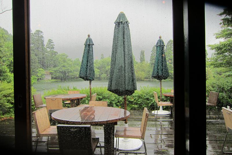 雨の湯布院・金鱗湖(きんりんこ)_a0107574_1947579.jpg