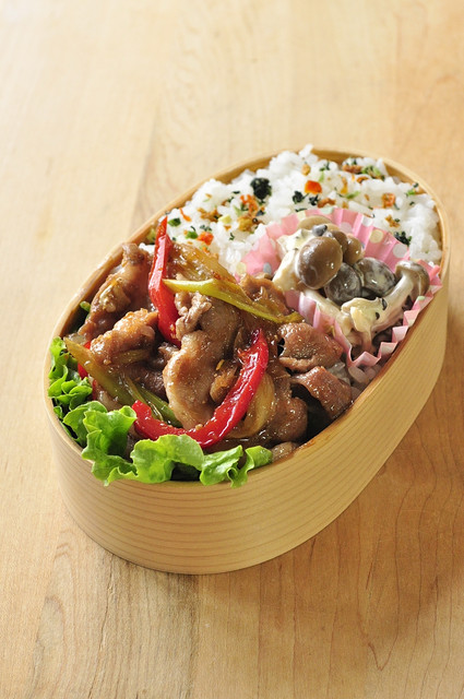 パプリカ入り生姜焼き弁当_b0171098_827511.jpg