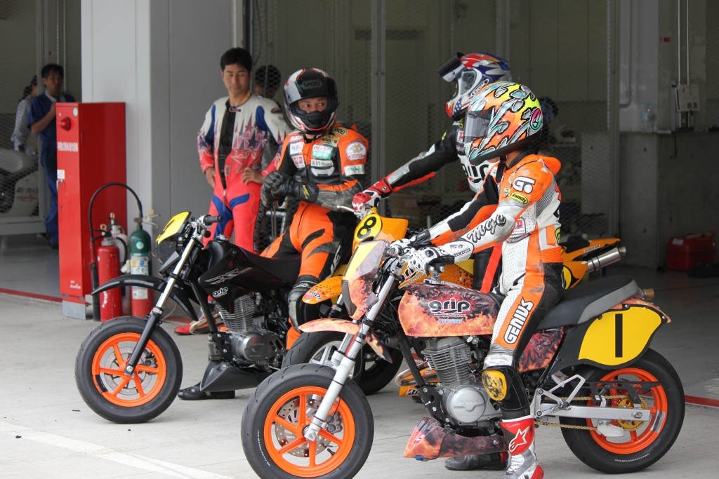 12’鈴鹿MiniMoto合同走行会！R1！_a0164504_22221100.jpg