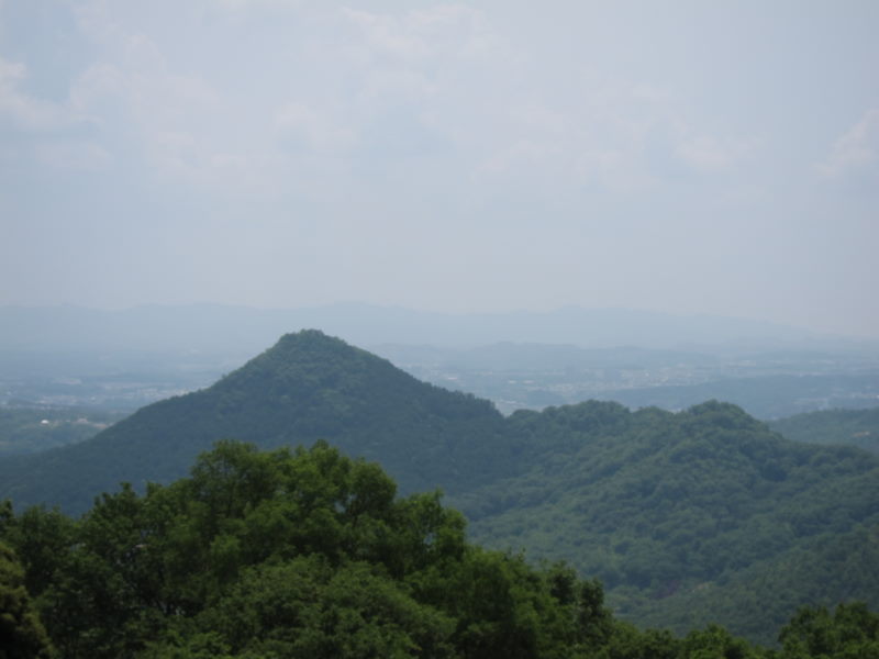 激坂の先は由緒ある素敵な場所：花山院・三田－思い付き、冒険、おいしいもの。イエーイズのサイクリング②_e0138081_1105982.jpg