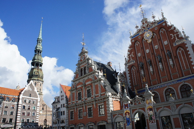 ラトヴィア(4) 世界遺産リガの旧市街散策 市庁舎広場付近_c0011649_0595082.jpg