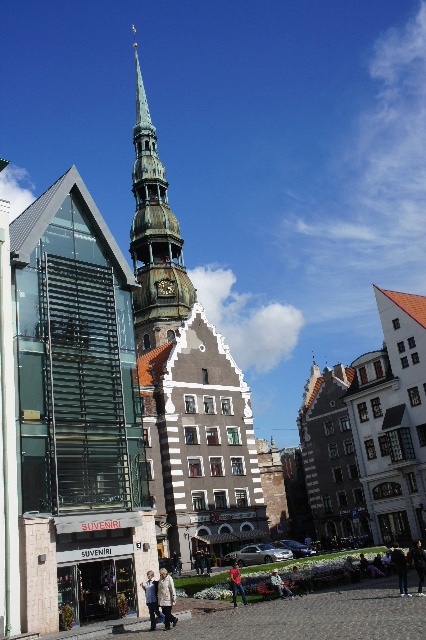 ラトヴィア(4) 世界遺産リガの旧市街散策 市庁舎広場付近_c0011649_1174098.jpg