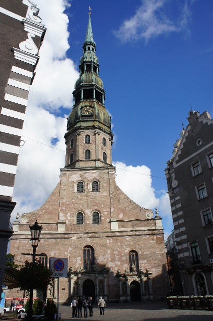 ラトヴィア(4) 世界遺産リガの旧市街散策 市庁舎広場付近_c0011649_1193270.jpg