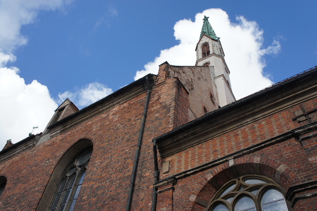 ラトヴィア(4) 世界遺産リガの旧市街散策 市庁舎広場付近_c0011649_242162.jpg