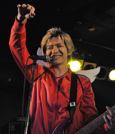 バンドと客を食い物にする音楽業界からの脱却~元ビジュアル系バンドマンインタビュー_e0171573_2301798.jpg