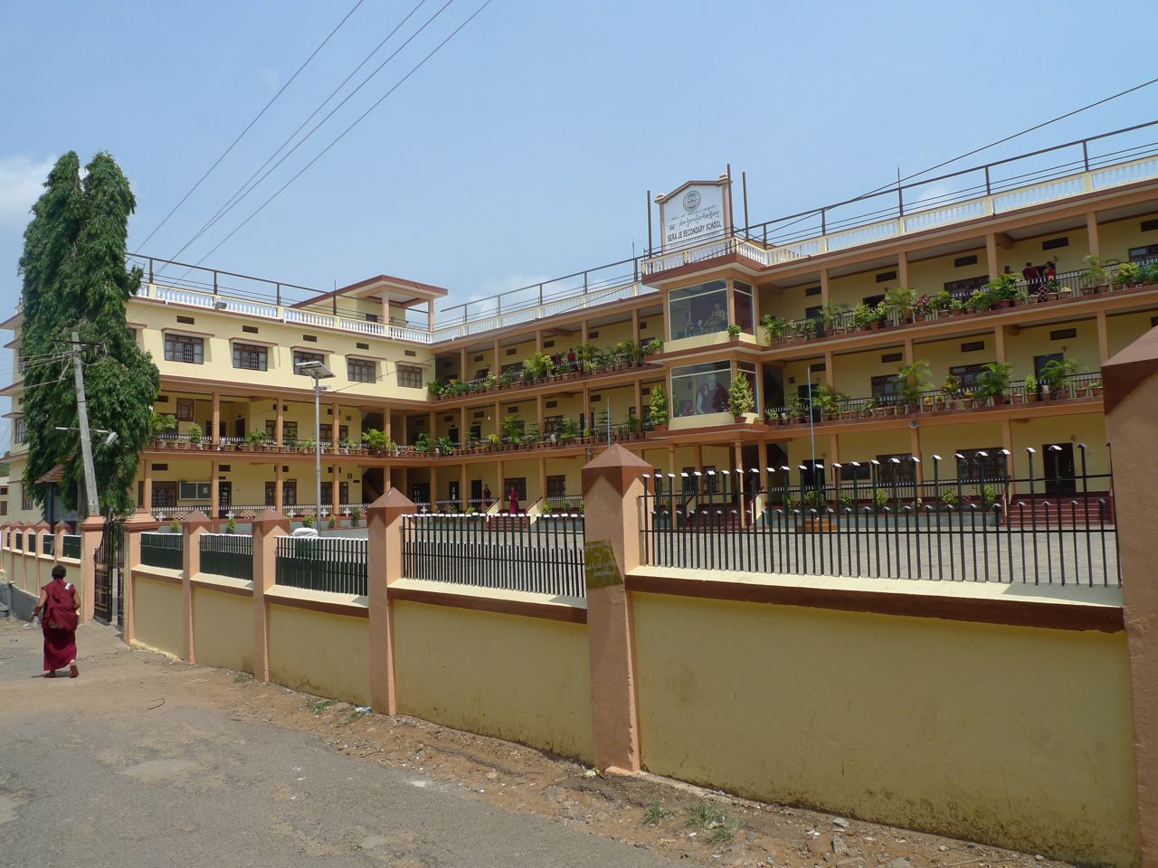 Tibetan refugee camp_d0177887_1695715.jpg