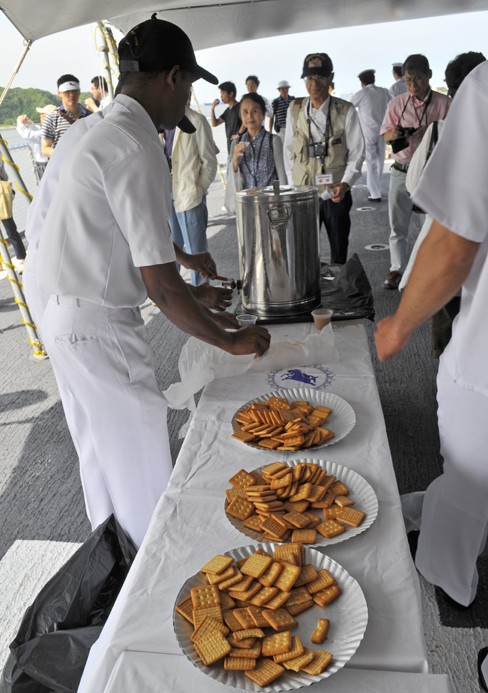 インド海軍の補給艦に乗船しました_d0251161_8332949.jpg