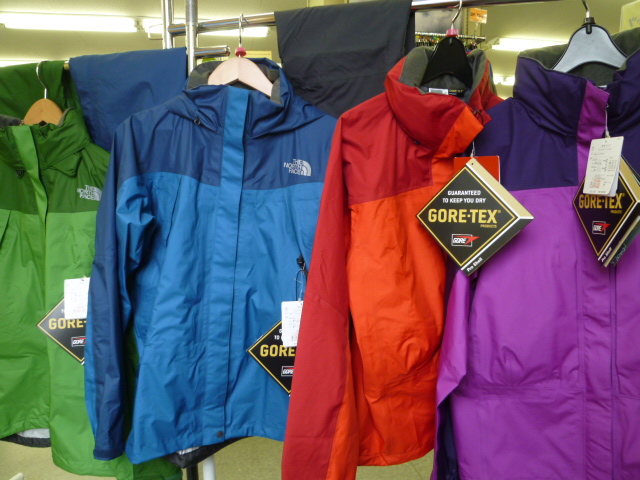 進化した THE NORTH FACEの雨具!!_d0198793_18124249.jpg
