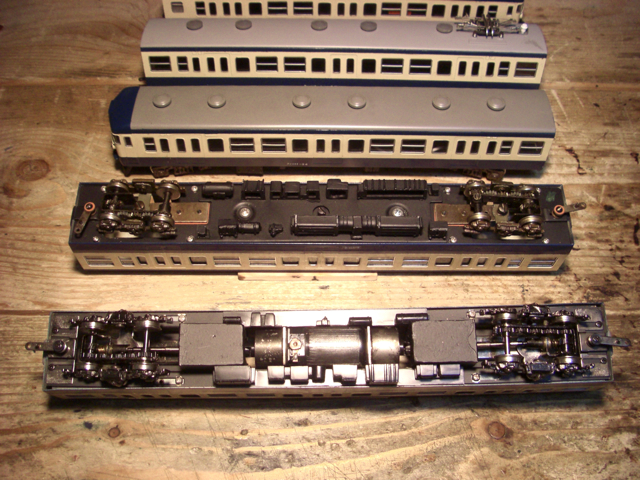 カツミ 111系 横須賀線色３ドアー 入線。 : ダマタカの鉄道模型工作