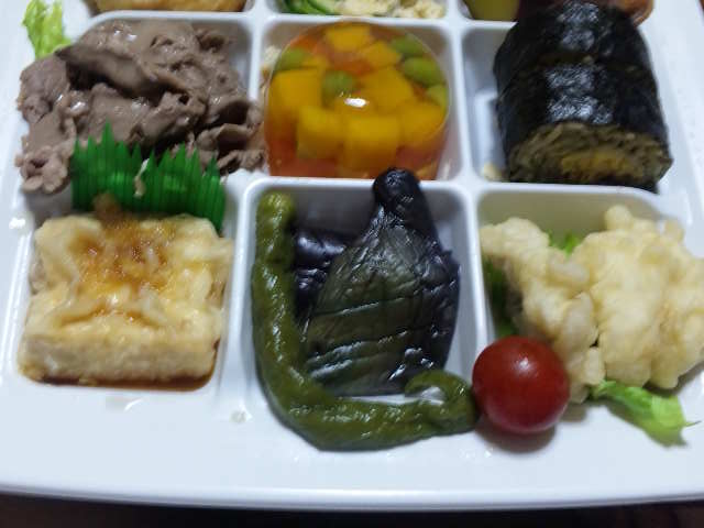 京都の懐石料理のおかずで、夕ご飯です。_c0225997_1826976.jpg