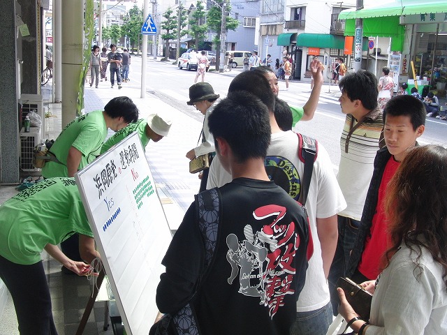 吉原の「てんのさん」で浜岡原発再稼動の是非を問う県民投票に向けた街頭署名を_f0141310_884036.jpg