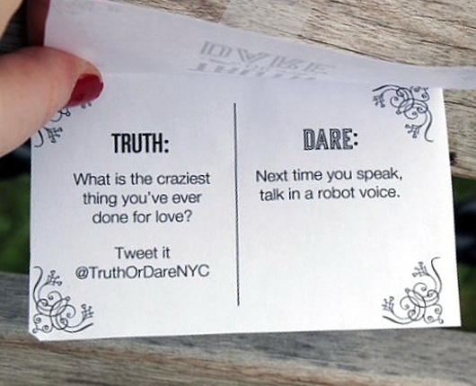 ニューヨークの公園で\"Truth or Dare\"（真実か挑戦か）ゲーム開催_b0007805_13355178.jpg