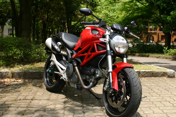 さらっと乗りたい Ducati Monster 696_a0276023_11143399.jpg