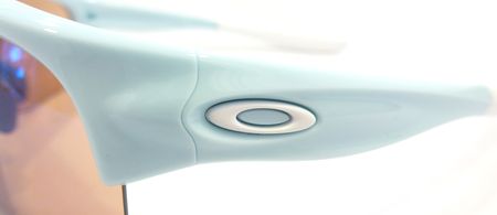 OAKLEYから、女性向けスポーツアイウェアが入荷致しました! by 甲府店_f0076925_11582370.jpg