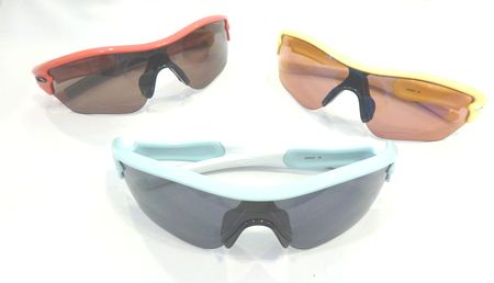 OAKLEYから、女性向けスポーツアイウェアが入荷致しました! by 甲府店_f0076925_13192962.jpg