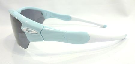 OAKLEYから、女性向けスポーツアイウェアが入荷致しました! by 甲府店_f0076925_13202247.jpg