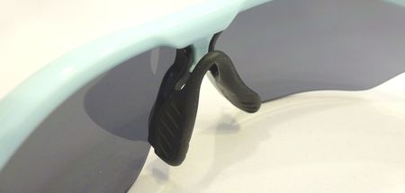 OAKLEYから、女性向けスポーツアイウェアが入荷致しました! by 甲府店_f0076925_13204023.jpg