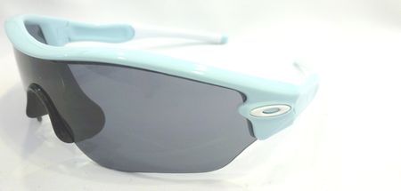 OAKLEYから、女性向けスポーツアイウェアが入荷致しました! by 甲府店_f0076925_1320896.jpg