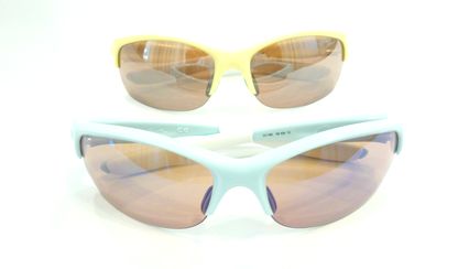 OAKLEYから、女性向けスポーツアイウェアが入荷致しました! by 甲府店_f0076925_13214394.jpg