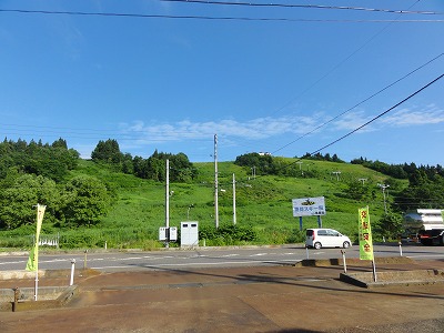 緑のきれいな旧浦佐スキー場の山_a0084753_811495.jpg