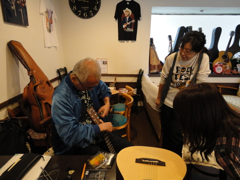 ギター教室　生徒さん募集中！_d0225380_1451356.jpg