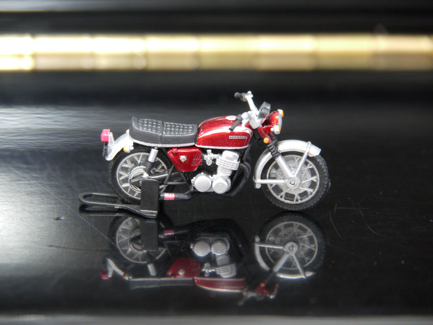 タミヤ ■★ＵＣＣ　ヨシムラismプレミアム　４　Honda（ホンダ）　CB400FOUR（1/42スケール）