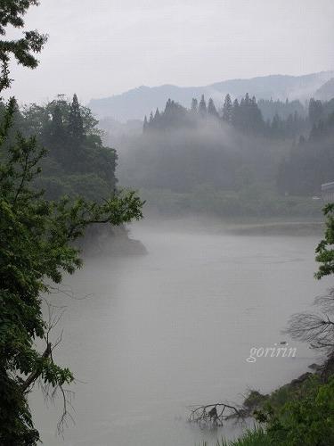 霧の福島県只見川。_f0202291_23504511.jpg