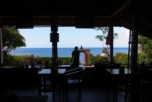 Smiling Buddha Restaurant　@ Aas, Amed (\'11年5月)_a0074049_2165342.jpg